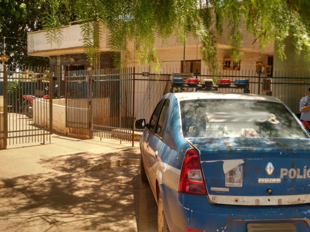 Mãe é detida após tentar vender filha de 3 meses por R$ 400 em “boteco” no interior da Bahia