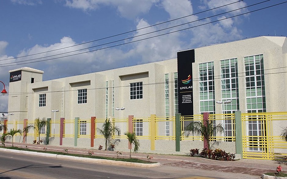 Após intervenção do MEC, federal na Bahia suspende vestibular para trans
