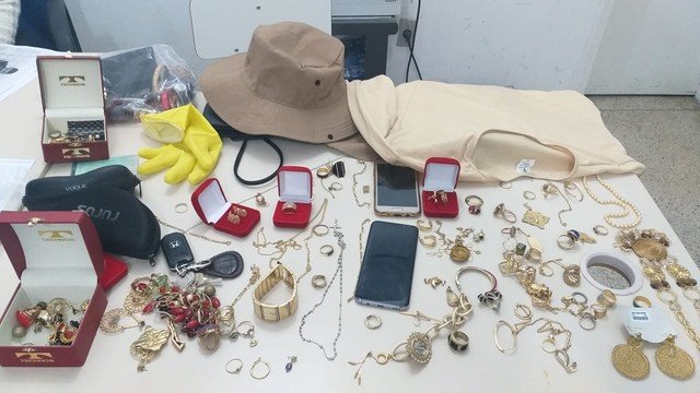 Dupla é presa após se passar por agente de endemias, entrar em casa e roubar R$ 30 mil em jóias