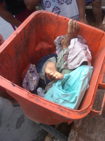 Corpo é encontrado dentro de lixeira em Simões Filho