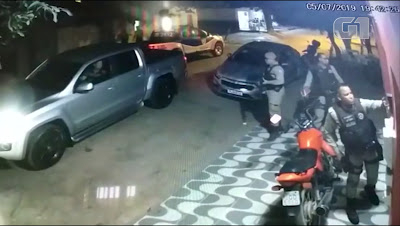 VÍDEO: Imagens de câmera de segurança mostram PMs invadindo casa e agredindo família no oeste da Bahia