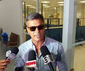 Ator Leonardo Vieira presta queixa após ataques homofóbicos
