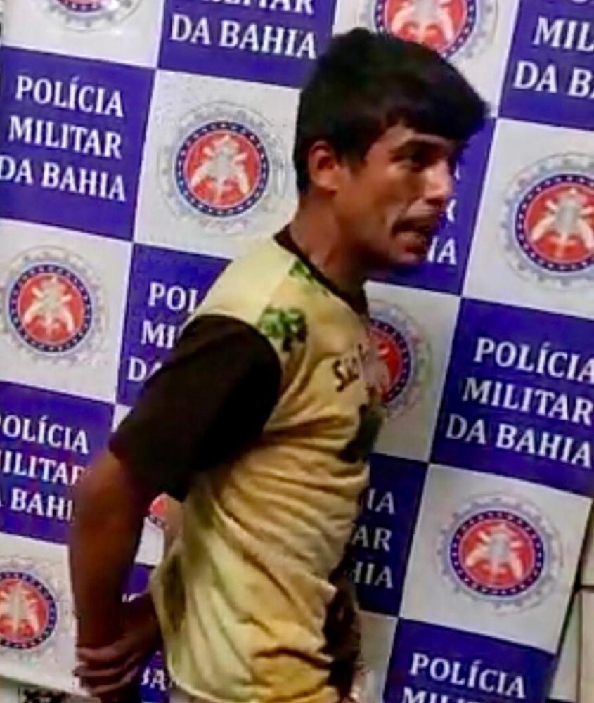 Suspeito de furto é preso com facas após ameaçar populares em Paulo Afonso