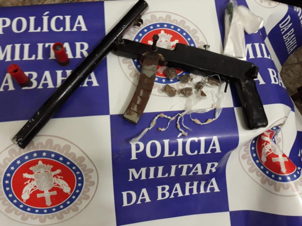 Dupla é presa por tráfico de drogas e posse ilegal de arma em Jeremoabo-BA