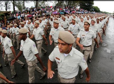 Bahia: Após críticas, governo promove PMs que recebiam como alunos em formação