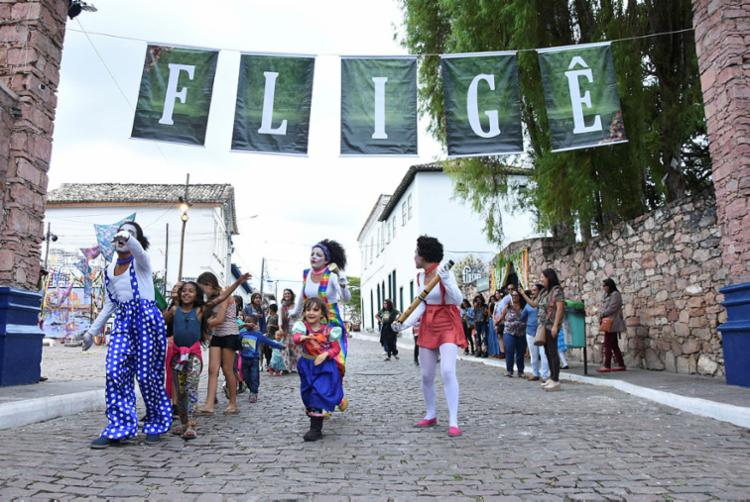 Feira Literária de Mucugê começou nesta quinta com vasta programação