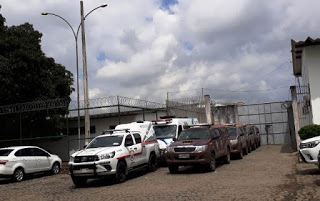 Facas e celulares são apreendidos durante operação no Conjunto Penal de Feira