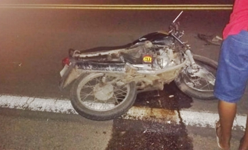 Homem morre em acidente de moto após esfaquear mulher na Bahia, diz polícia