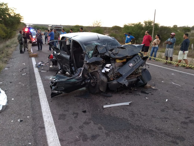 Colisão entre veículos deixa um pauloafonsino morto e dois feridos na BR-316, em Floresta-PE
