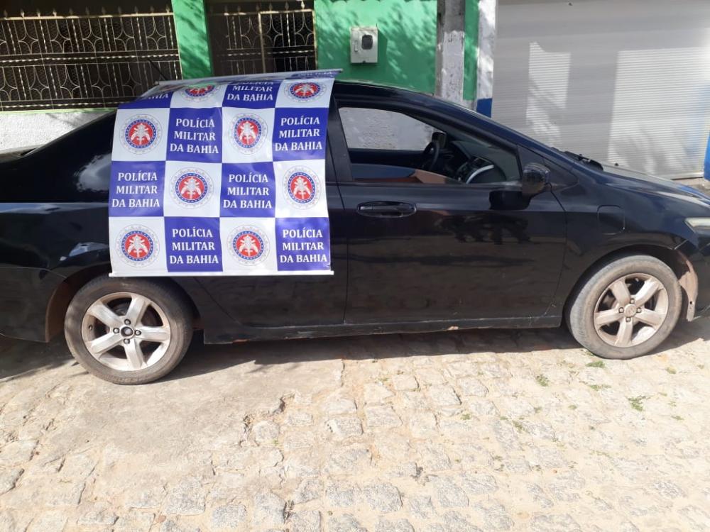 Carro roubado é encontrado abandonado na zona rural de Jeremoabo-BA