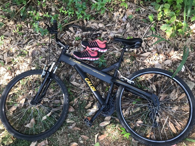 Mulher é encontrada morta ao lado de bicicleta dentro de condomínio em Salvador