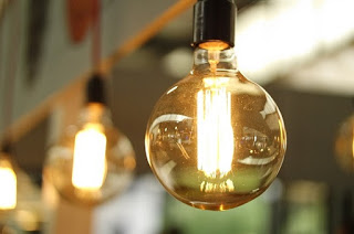Aneel mantém bandeira vermelha e contas de luz em setembro continuarão mais caras