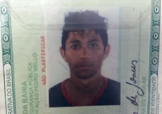 Caminhonete capota e deixa uma pessoa morta e outra ferida na BA-395, em Caldas do Jorro