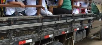 Camamu-BA: Caminhão ‘pau de arara’ que transportava alunos capota e deixa 17 feridos