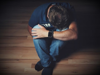 Pesquisa conclui que homens são mais desinformados sobre a depressão do que mulheres