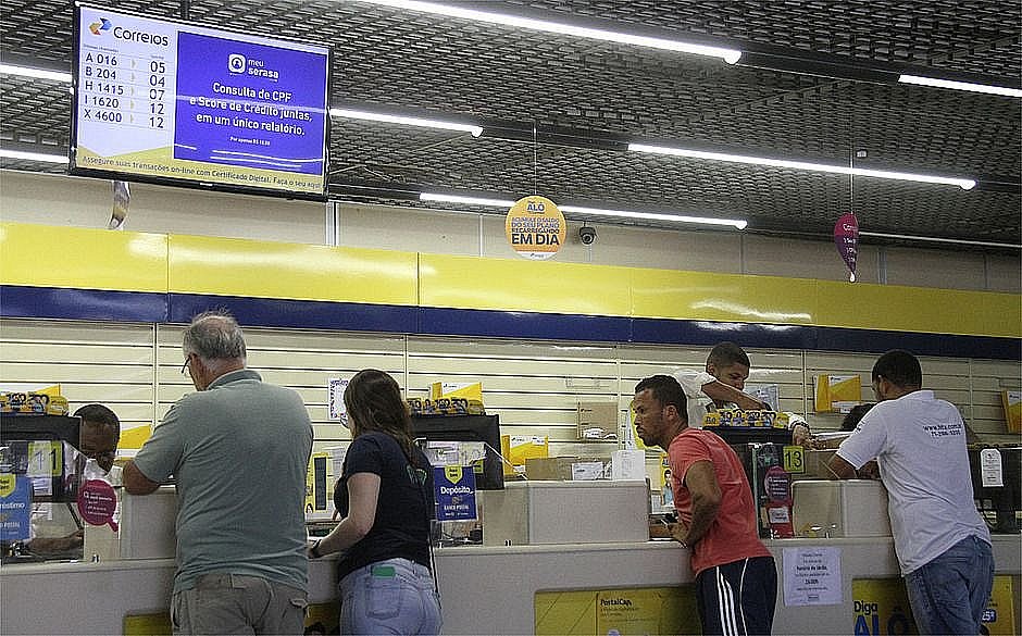 Funcionários dos Correios entram em greve por tempo indeterminado