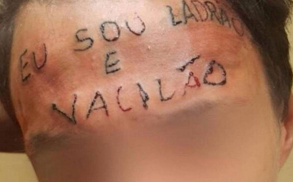 Jovem tatuado na testa em 2017 é condenado a 4 anos de prisão por furto