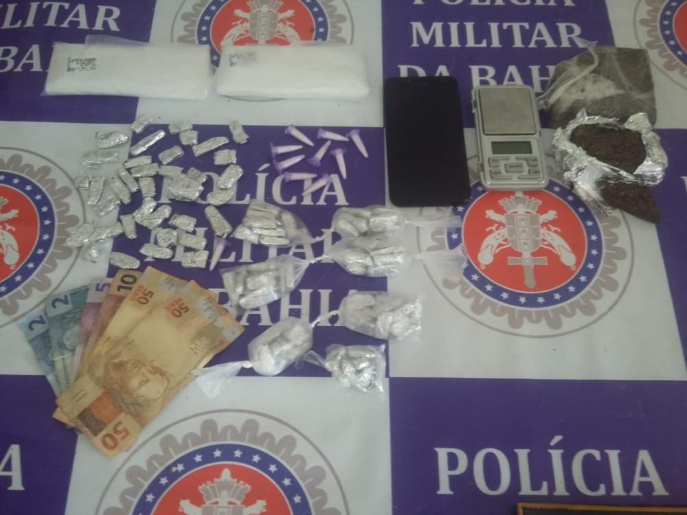 Dois jovens são presos em flagrante por tráfico de drogas no centro de Paulo Afonso