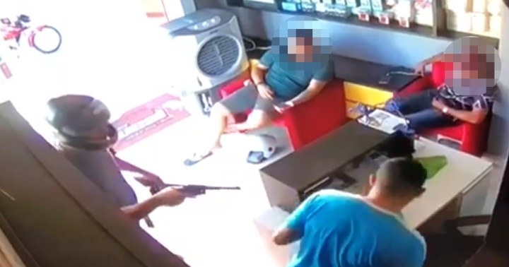 Loja de celulares é assaltada em Paulo Afonso, câmeras de segurança flagram assalto, assista