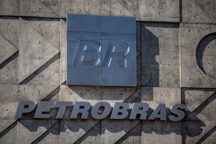 Em Salvador, trabalhadores realizam ato contra fechamento da Petobras na Bahia