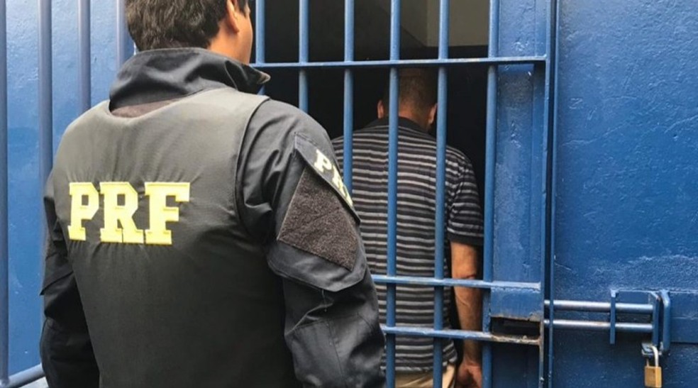 Homem é preso suspeito de estuprar mulher após dar carona na Bahia; vítima teve orelha cortada com chave de fenda