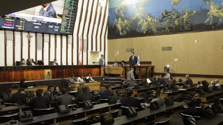 Aprovado projeto que corrige remuneração de servidores com ganho abaixo de um salário mínimo