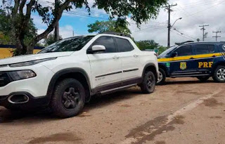 Homem é preso com documento falso e veículo roubado há quatro meses em Jacobina