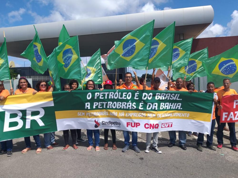 Protesto defende a Petrobras na Bahia