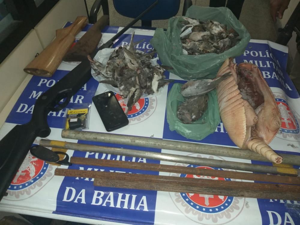 Após denúncia, homem é preso por posse ilegal de arma e crime ambiental no BTN III
