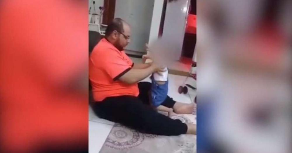 Pai agride bebê por não conseguir ficar em pé sozinha e é preso; veja vídeo