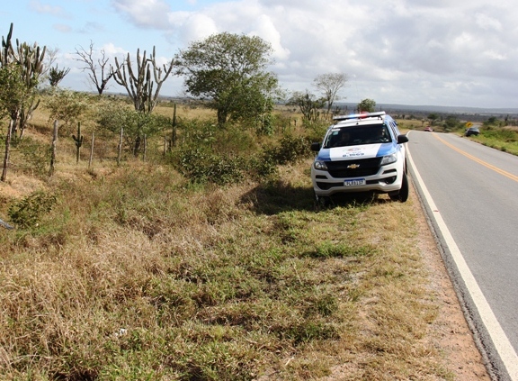 Dois são encontrados mortos com marcas de tiros às margens da BA 120