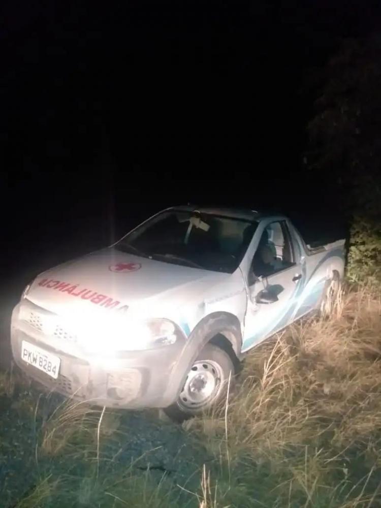 Acidente entre ambulância de Paulo Afonso e carro deixa dois feridos em Antas- BA