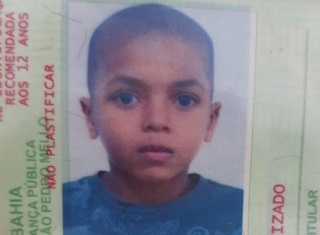 Criança morre em acidente quando ia para escola