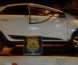 Carro capota na BA e durante resgate PRF descobre que veículo é roubado