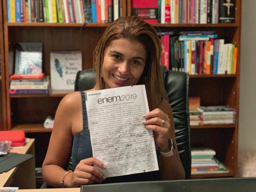 Após ter duas alunas 'nota mil' na redação do Enem, professora fez a prova pela 1ª vez; leia o rascunho