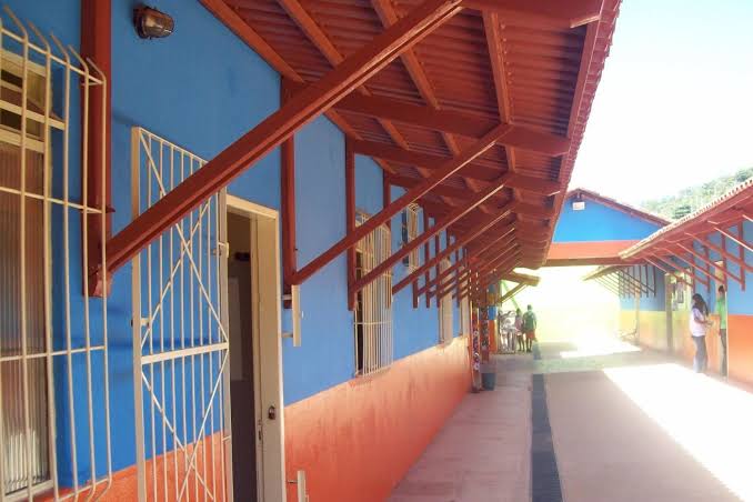 Aluno invade escola e atira em estudantes em Minas Gerais