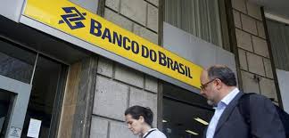 MP de Bolsonaro aumenta jornada de trabalho de bancários e permite abertura de agência aos sábados