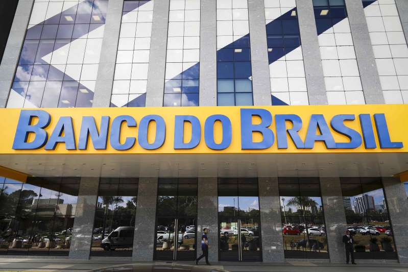Bancos fecham 611 agências e demitem 5.542 funcionários em 12 meses