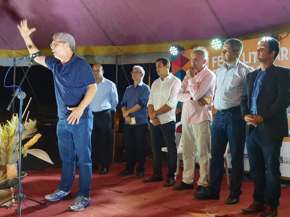 1ª Feira Literária de Canudos (Flican) movimenta sertão baiano até domingo