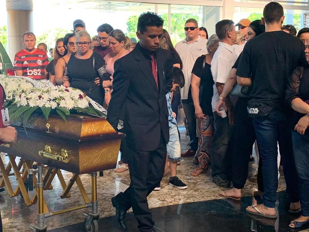 'Apaixonado pelo Flamengo', diz mãe de torcedor que infartou e morreu no gol da virada sobre o River