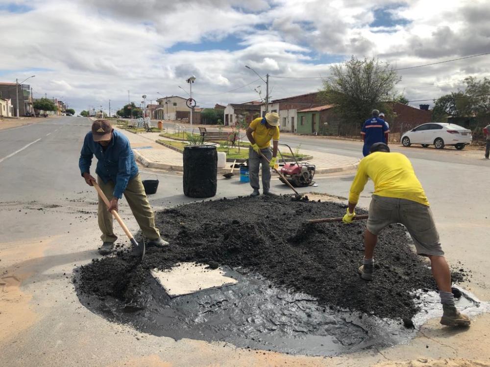 Estrada e acesso ao centro de Canudos estão sendo recuperados.