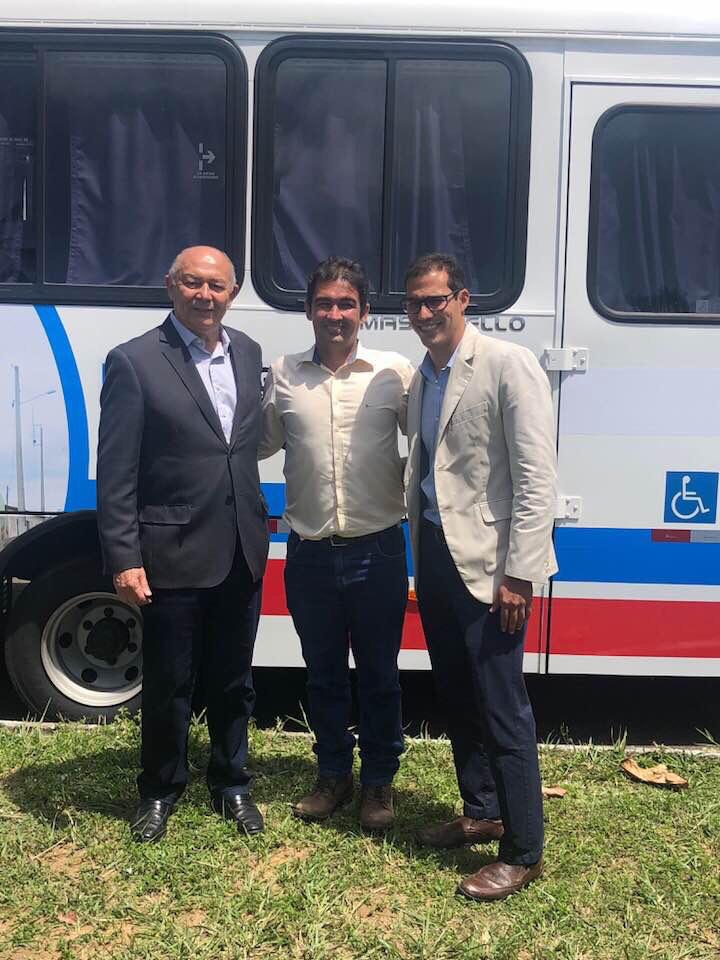 *Pacientes de Canudos ganham novo micro-ônibus para tratamento fora do domicílio*