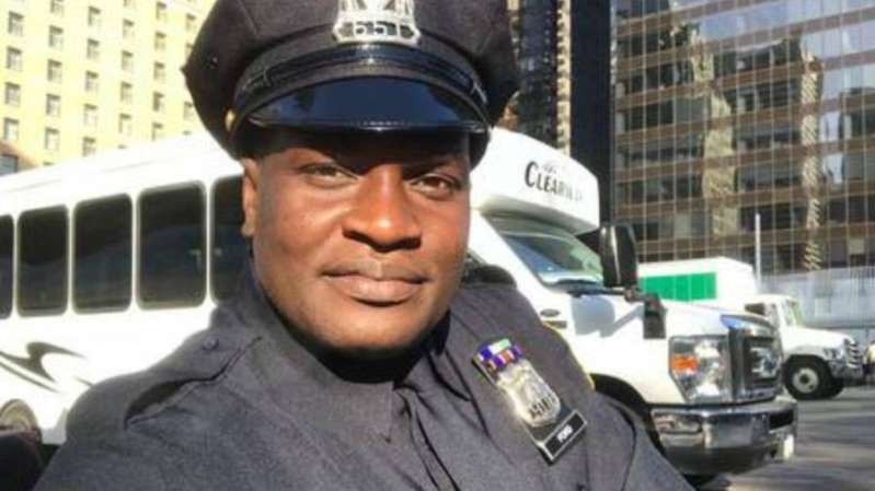 Jacaré do É O Tchan vira policial no Canadá