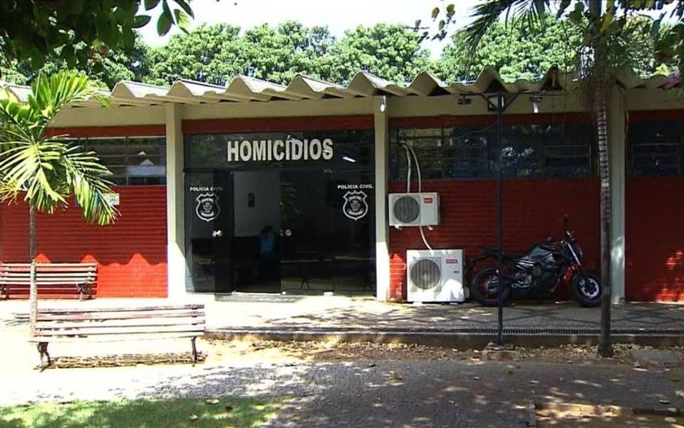 Homem espanca ex-namorada e é morto a tiros pelo pai dela