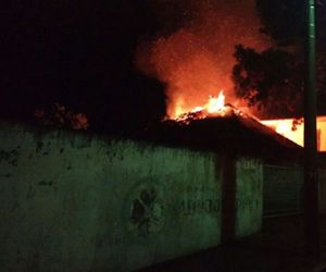 Menino de 1 ano morre após companheira da mãe incendiar casa na Bahia