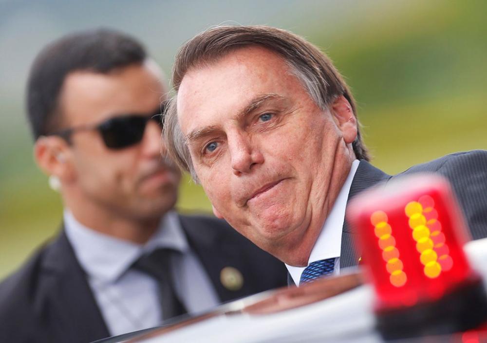 Bolsonaro sanciona lei que extingue prisão disciplinar para PMs e bombeiros