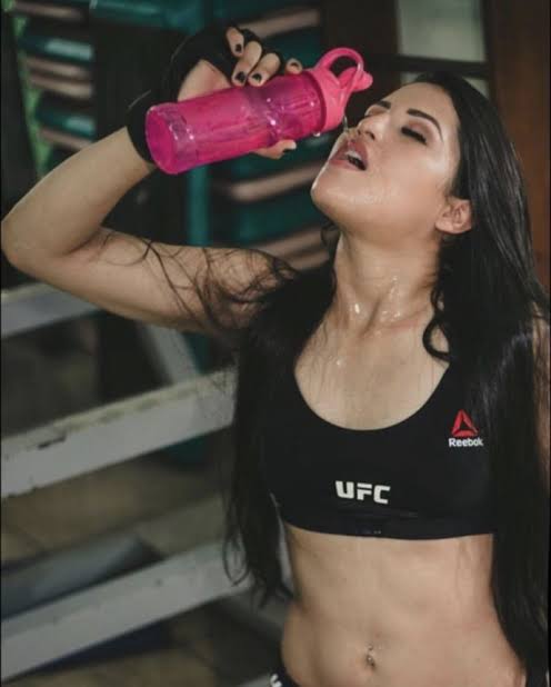 Lutadora paraense do UFC reage a assalto e deixa ladrão com rosto desfigurado