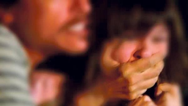 Estudante de 12 anos é estuprada e mantida em cárcere por casal após marcar encontro por rede social