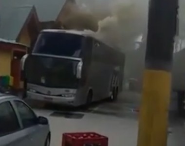 Ônibus com fiéis de Cícero Dantas-BA pega fogo durante viagem ao interior de São Paulo