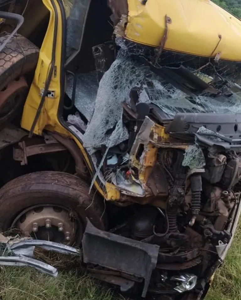 Ônibus com a banda do cantor Acácio se envolve em grave acidente em São Paulo